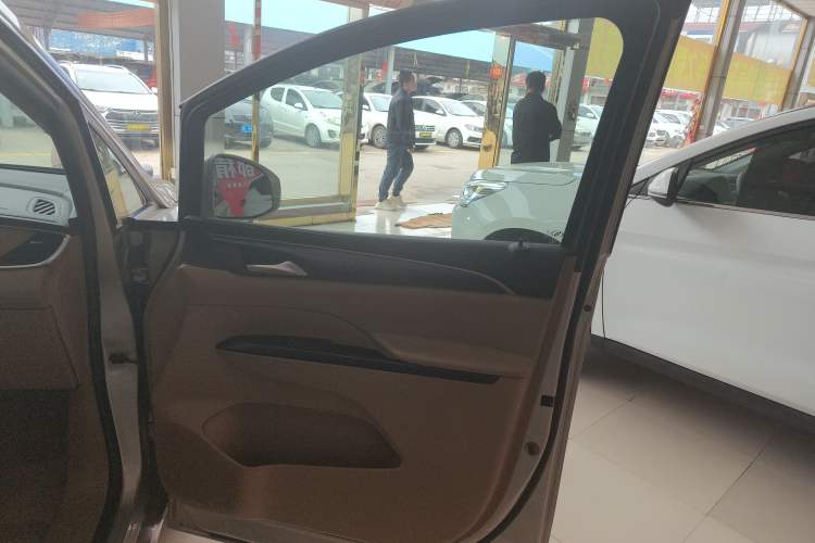 Used Buick GL8 2021 ES Landtrek 653T Luxury Model
