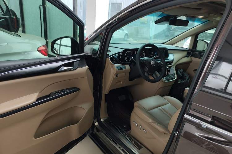 Used Buick GL8 2021 ES Landtrek 653T Luxury Model
