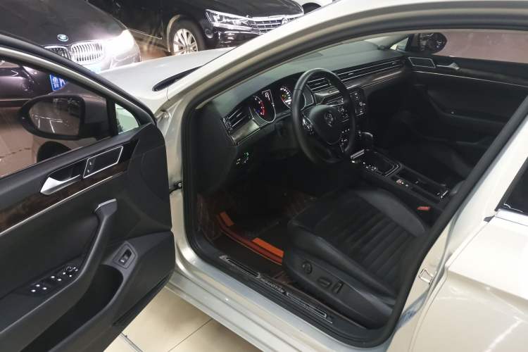 Used Volkswagen Magotan 2018 330TSI DSG Luxury Model
