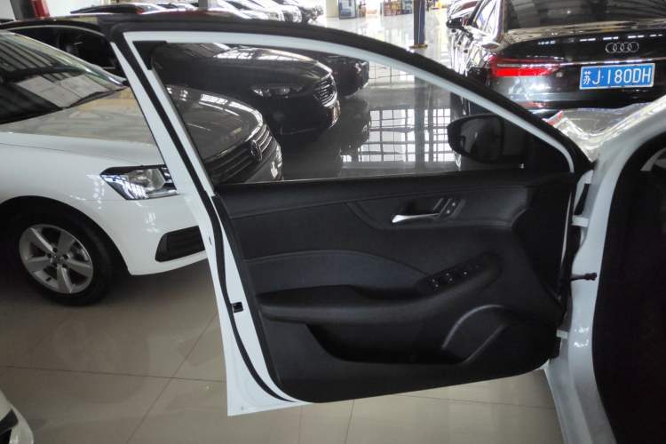 Used Roewe i5 2023 1.5L CVT Luxury Edition