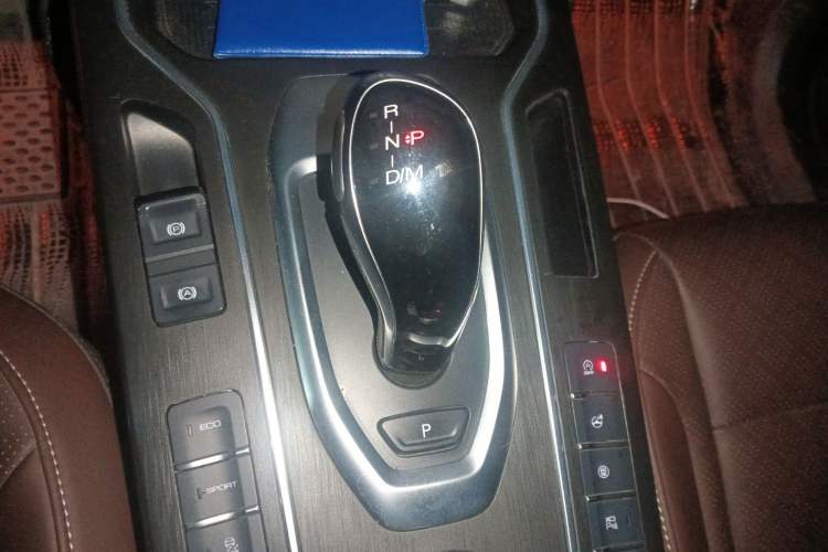 Used Wey VV6 2020 2.0T Two-Wheel Drive Smart Protection+