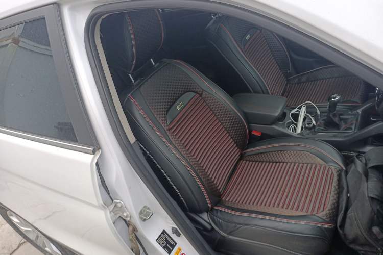 Used Changan CS75 2017 Shangkui Edition 1.5T Manual Fengxiang Model
