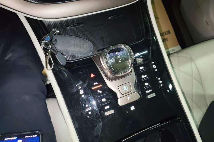 Used Denza D9 2022 EV 620 Prestige Model
