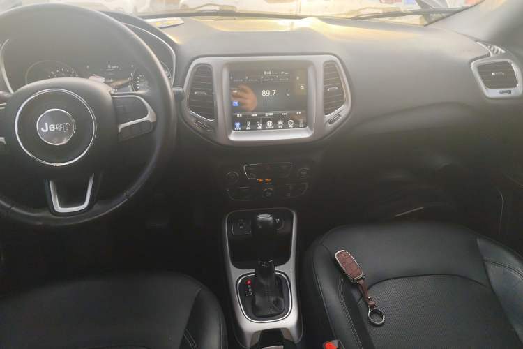 Used  Compass 2017 200T Automatic Family Edition
