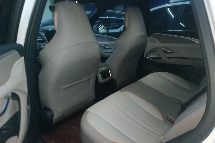 Used BYD Song Pro New Energy 2024 HONOR Edition DM-i 71KM Navigation Model
