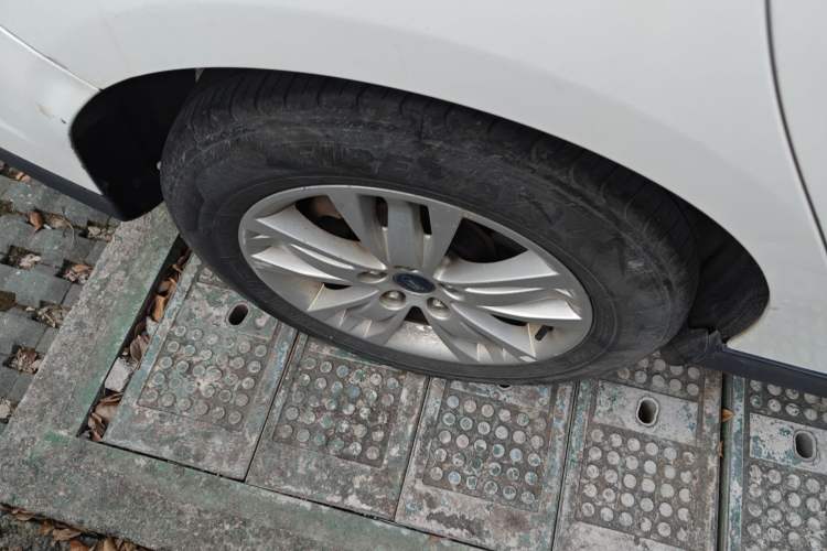 Used Ford Focus 2012 Sedan 1.6L Manual Comfort Model
