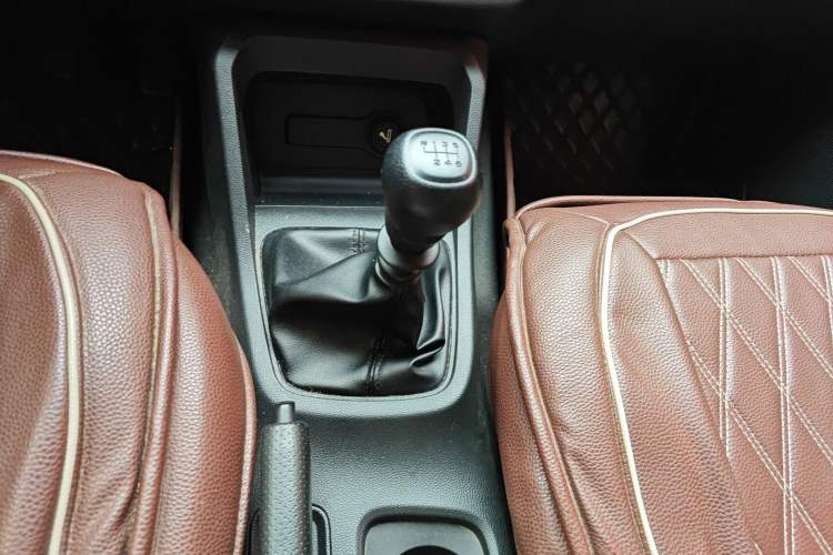 Used Wuling Hongguang 2019 1.5L S Basic Version China VI Standard LAR
