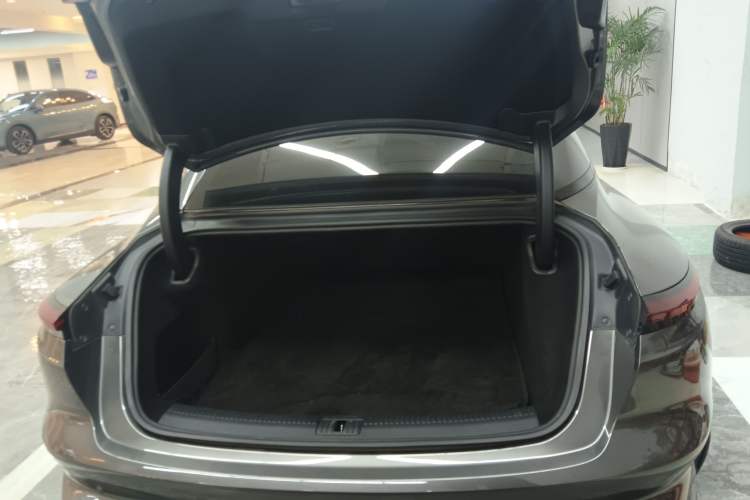 Used  L7 2022 Dynamic Model
