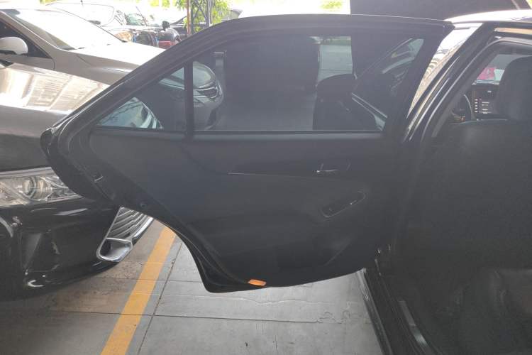 Used Toyota Crown 2015 2.0T Fashion Edition
