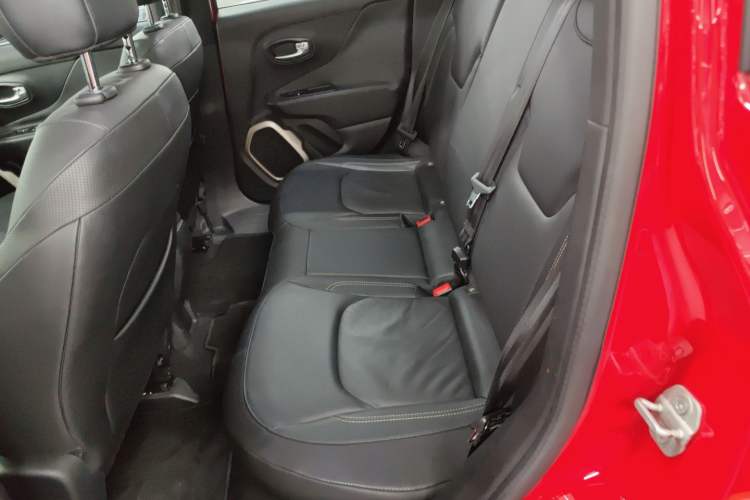 Used  Renegade 2017 180T Automatic Smart Version
