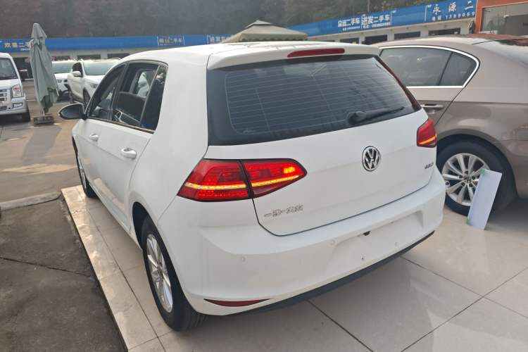 Used Volkswagen Golf 2016 1.6L Automatic Fashion Model