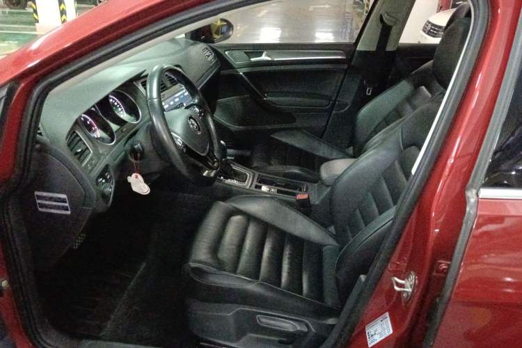 Used Volkswagen Golf 2016 230TSI Automatic Luxury Version
