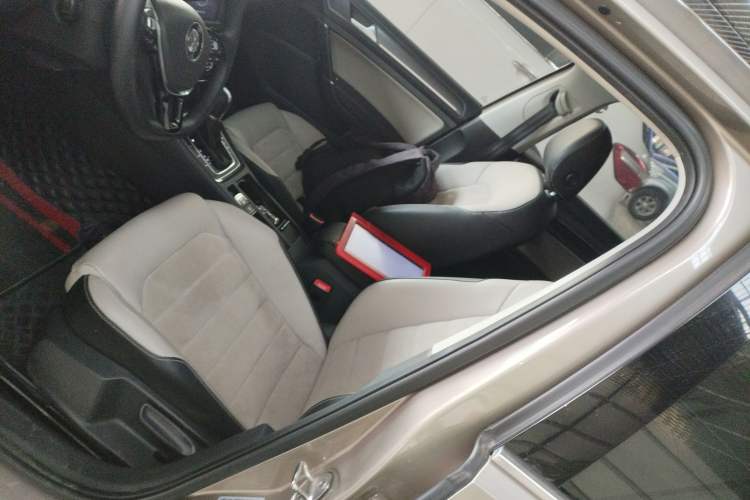 Used Volkswagen Golf 2017 230TSI Automatic Luxury Million-Vehicle Commemorative Edition
