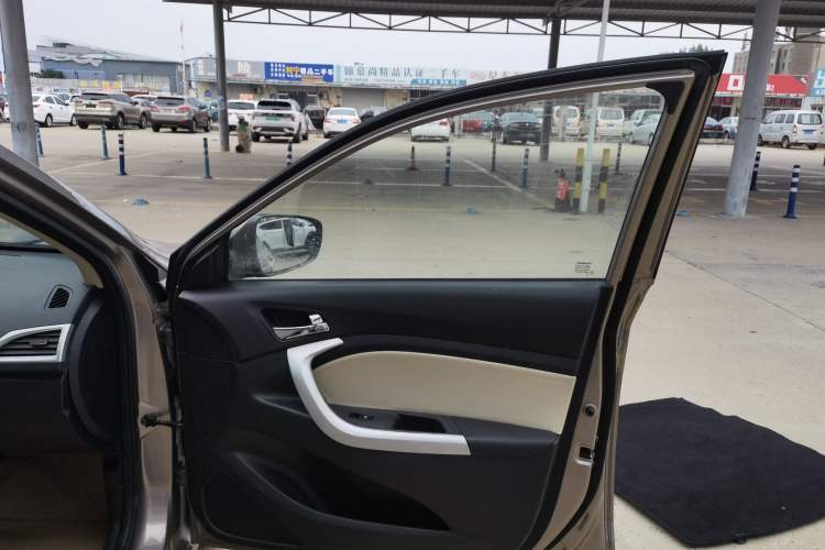 Used Changan Alsvin V7 2015 1.6L Automatic Enjoyment Model China IV Standard
