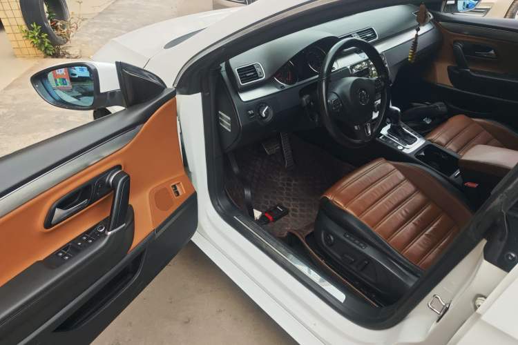 Used Volkswagen FAW-Volkswagen CC 2015 2.0 TSI Luxury Model
