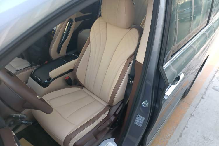 Used Bestune M9 2023 2.0T Ultimate Edition