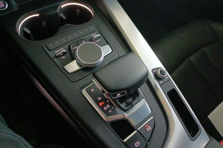 Used Audi A4L 2019 40 TFSI Fashion Edition China VI Emission Standard
