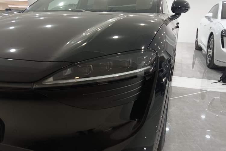 Used Hima Luxeed R7 2024 All-Electric 736 km Ultra
