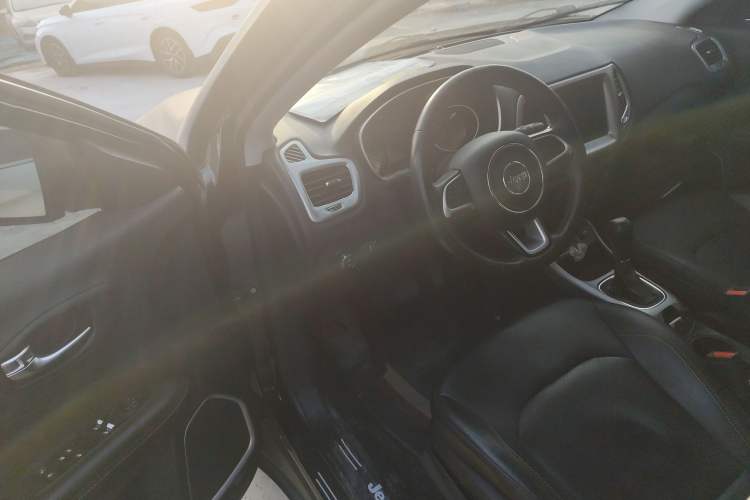 Used  Compass 2017 200T Automatic Family Edition
