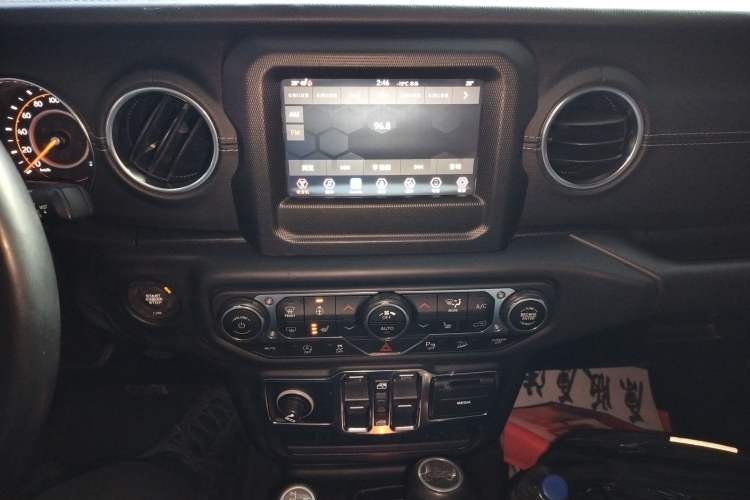 Used  Wrangler 2019 2.0T Sahara Four-Door Version China VI Emission Standard
