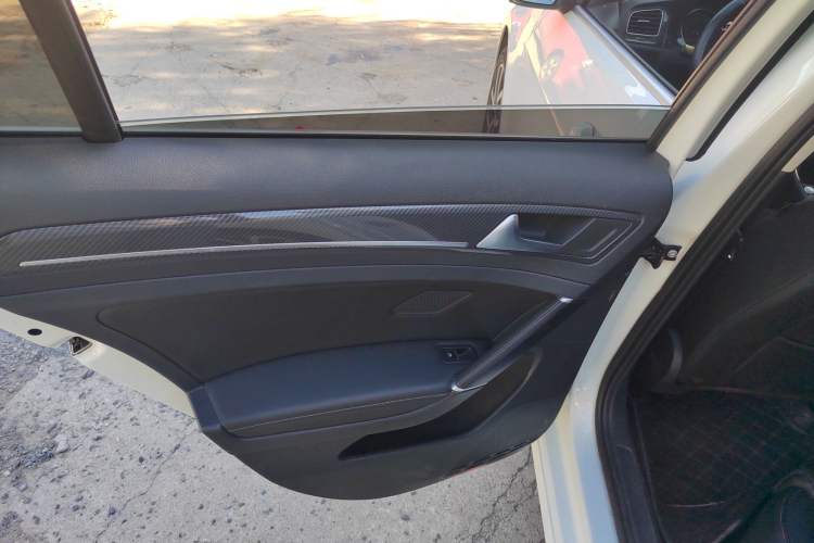 Used Volkswagen Golf 2018 230TSI Automatic Luxury Version
