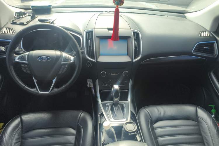 Used Ford Edge 2015 2.0T GTDi Two-Wheel-Drive High-Line Version
