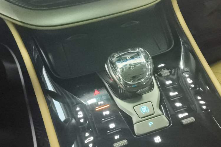 Used Denza D9 2022 DM-i 970 Four-Wheel Drive Flagship Model