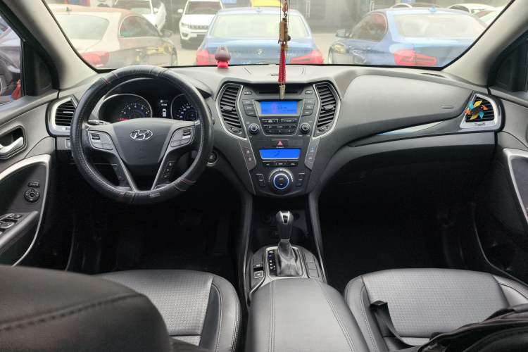 Used Hyundai Santa Fe 2013 2.4L Automatic Two-Wheel Drive Smart Version
