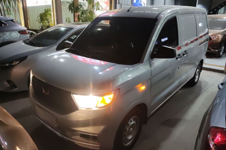 Used Wuling Hongguang V 2022 1.5L Jingqu Edition Enclosed-Window Vehicle with Electric Power Steering LAR