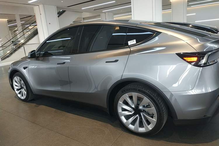 Used Tesla Model Y 2025 Rear-Wheel-Drive Version