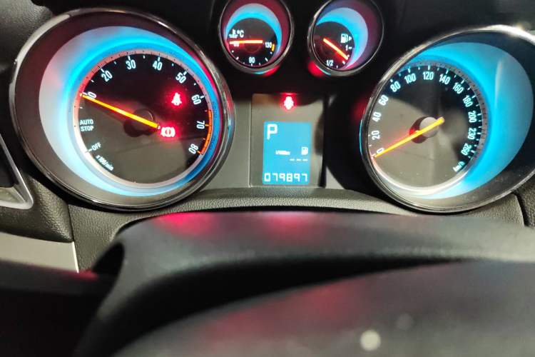 Used Buick Encore 2015 1.4T Automatic Two-Wheel Drive Urban Elite Version
