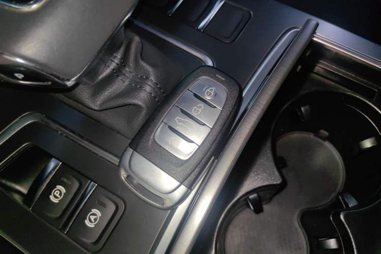 Used Hongqi H5 2022 Classic Model Facelift 1.8T Automatic Smart Connect Flagship Edition
