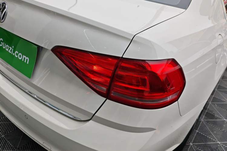 Used Volkswagen Lavida 2017 1.6L Automatic Comfort Edition
