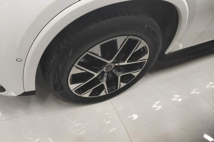 Used Mercedes-Benz GLC 2023 GLC 260 L 4MATIC Luxury Model 5 Seats