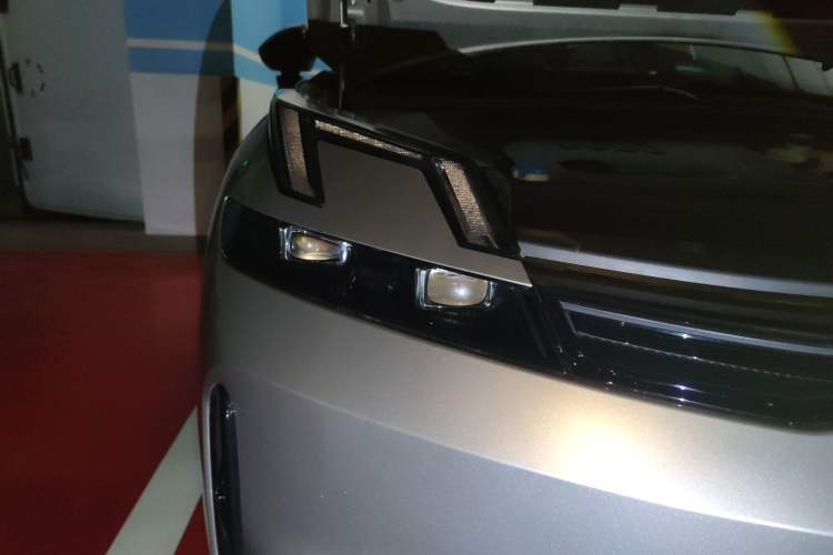 Used Lynk & Co 08 EM-P 2023 120km Long-Range Pro
