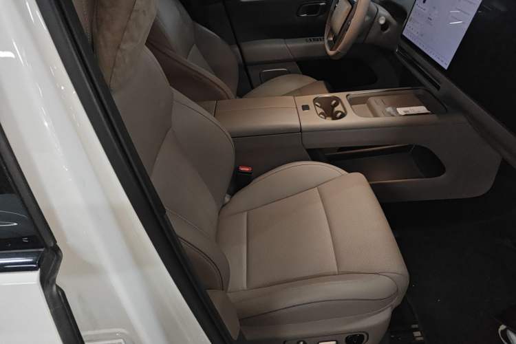 Used Li Auto Li Auto i6 2025 Model Two-Wheel-Drive Standard Type
