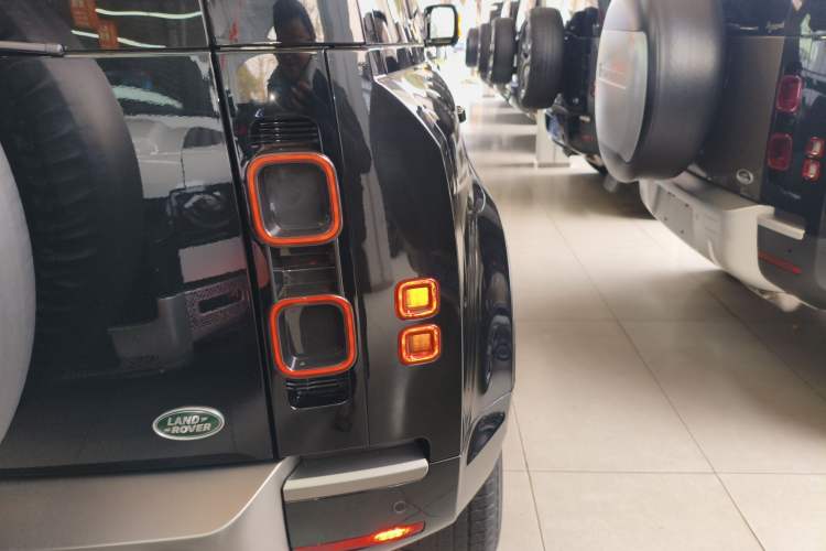 Used Land Rover Defender 2024 110 3.0T P400 X-DYNAMIC HSE
