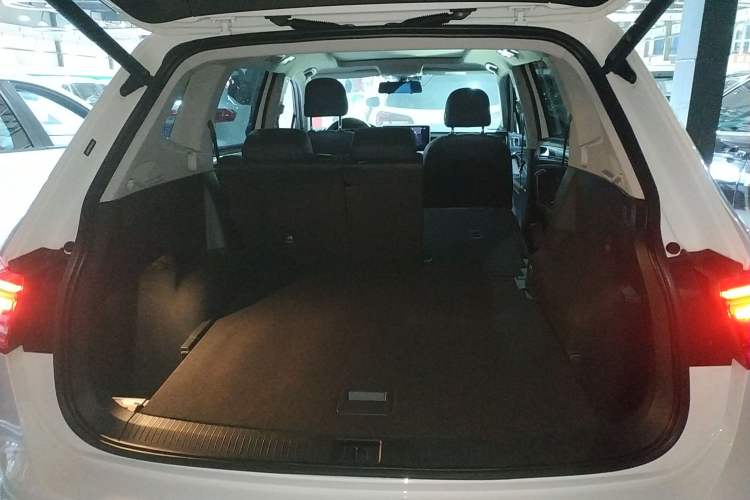 Used Volkswagen Tiguan L 2022 330TSI Automatic Two-Wheel Drive R-Line Enhanced Edition
