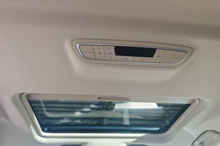 Used Buick GL8 New Energy 2025 Lushang First-Drive Edition 7-Seater
