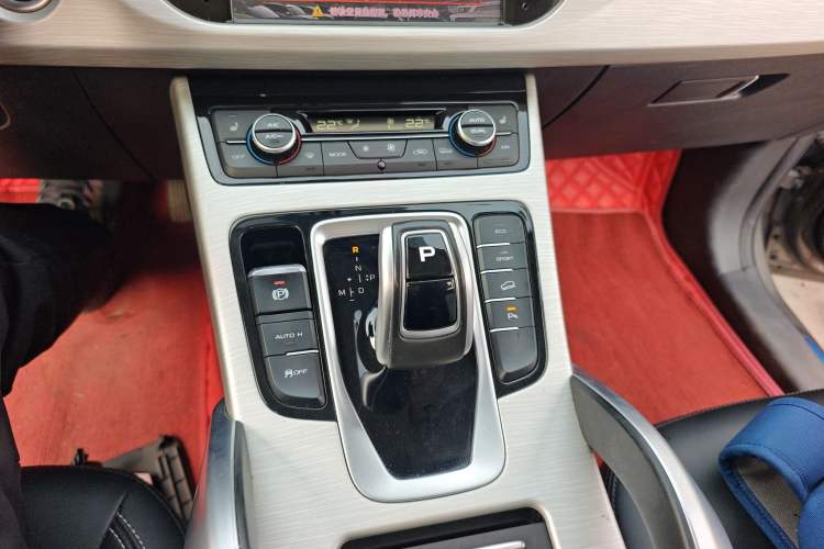 Used Geely Auto Emgrand X7 Sport 2020 1.8TD DCT Two-Wheel Drive Smart Connect 4G-Enabled Version
