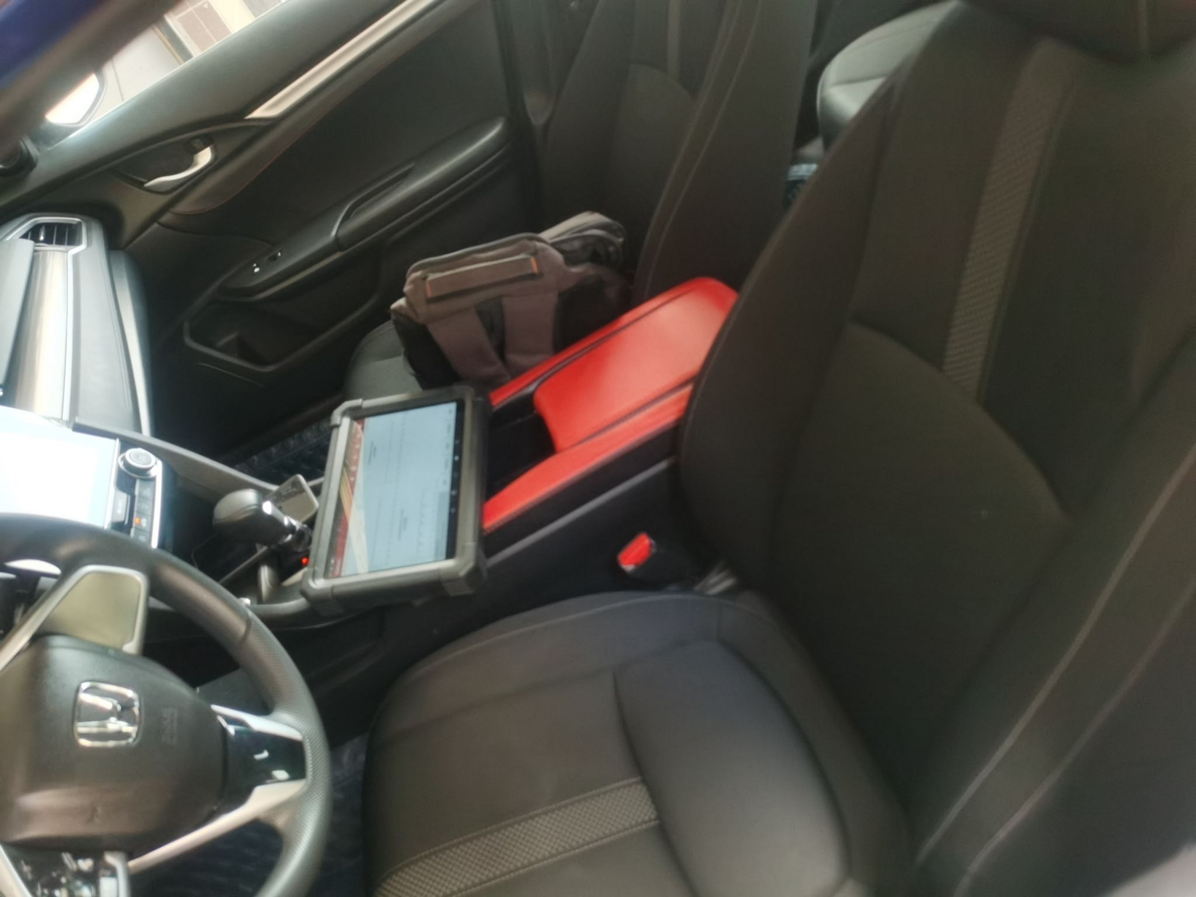 Переднее сиденье в автомобиле