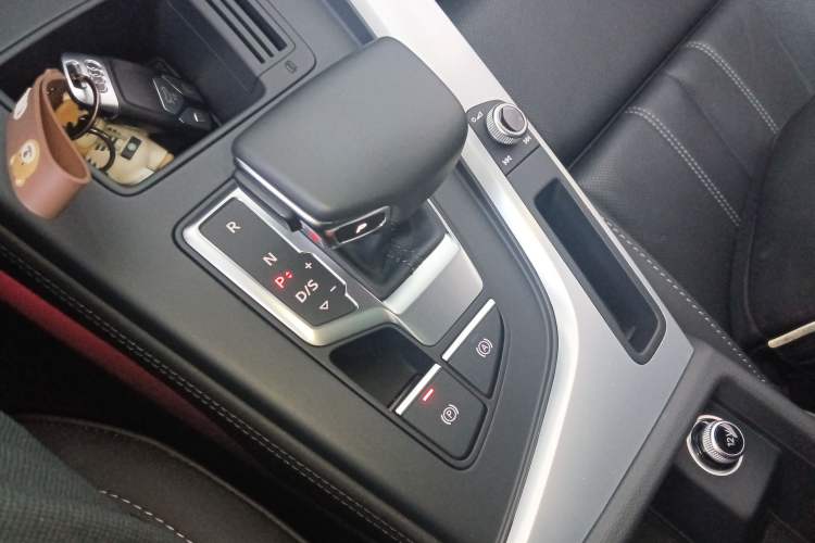 Used Audi A4L 2022 40 TFSI Luxury Dynamic Model
