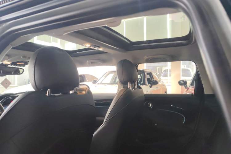 Used  MINI 2022 Updated 1.5T COOPER Classic Edition Five-Door Version
