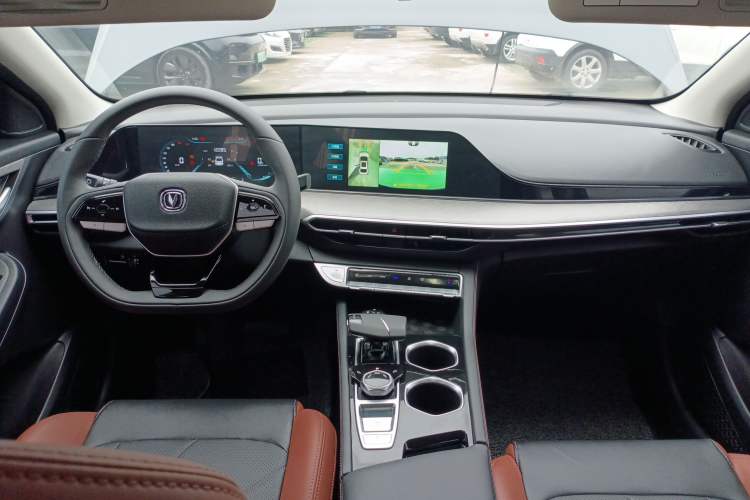 Used Changan Eado 2024 PLUS Blue Whale NE 1.4T GDI DCT High-Energy Edition
