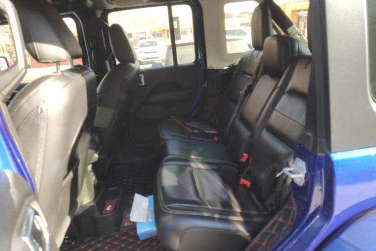 Used  Wrangler 2019 2.0T Sahara Four-Door Version China VI Emission Standard
