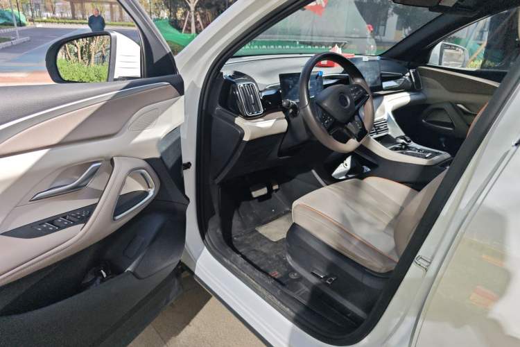 Used BYD Song Pro New Energy 2024 HONOR Edition DM-i 71KM Navigation Model
