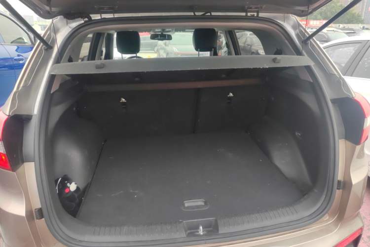 Used Hyundai ix25 2015 1.6L Automatic Two-Wheel-Drive Deluxe DLX Model
