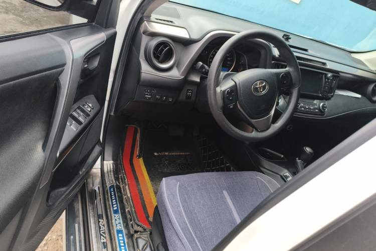 Used Toyota RAV4 2018 2.0L CVT Two-Wheel Drive Fashion X Edition
