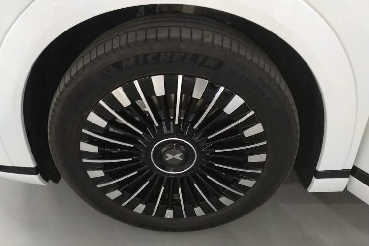 Used XPeng X9 2025 740 Ultra-Long Range Max