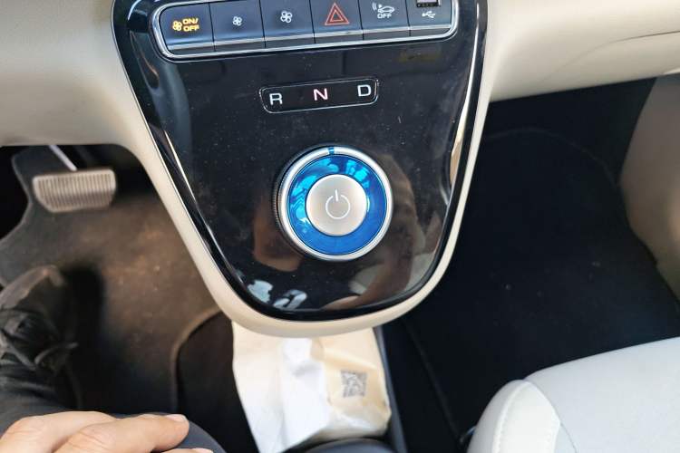 Used ORA White Cat 2022 Upgraded Model 305km Range Luxury Version Lithium-Ion Battery